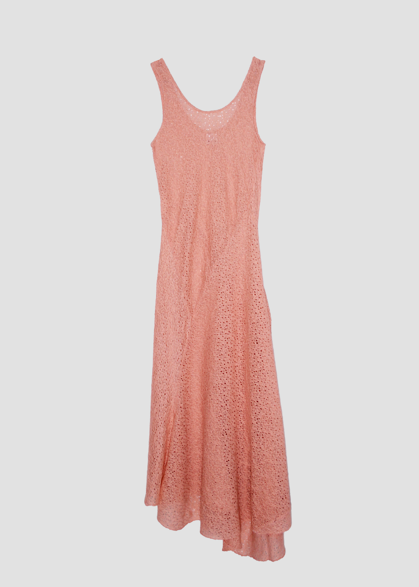 Vestito lungo estivo da donna in pizzo color pesca, modello Alba Dress di IGI AMA, realizzato in 100% pizzo leggermente elastico, semi trasparente, con vestibilità comoda per taglie 36, 38 e S, prodotto in India, ideale per look estivi e outfit leggeri.