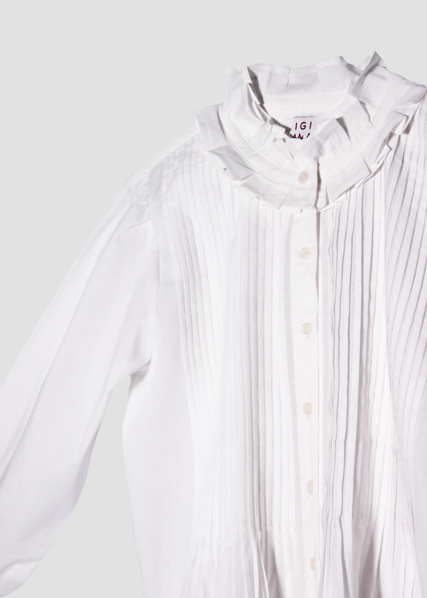 Camicia Amber estiva da donna in cotone bianco, IGI AMA, 100% cotone leggero, chiusura con bottoni, maniche lunghe, pinces sul fronte, taglia unica, made in India.