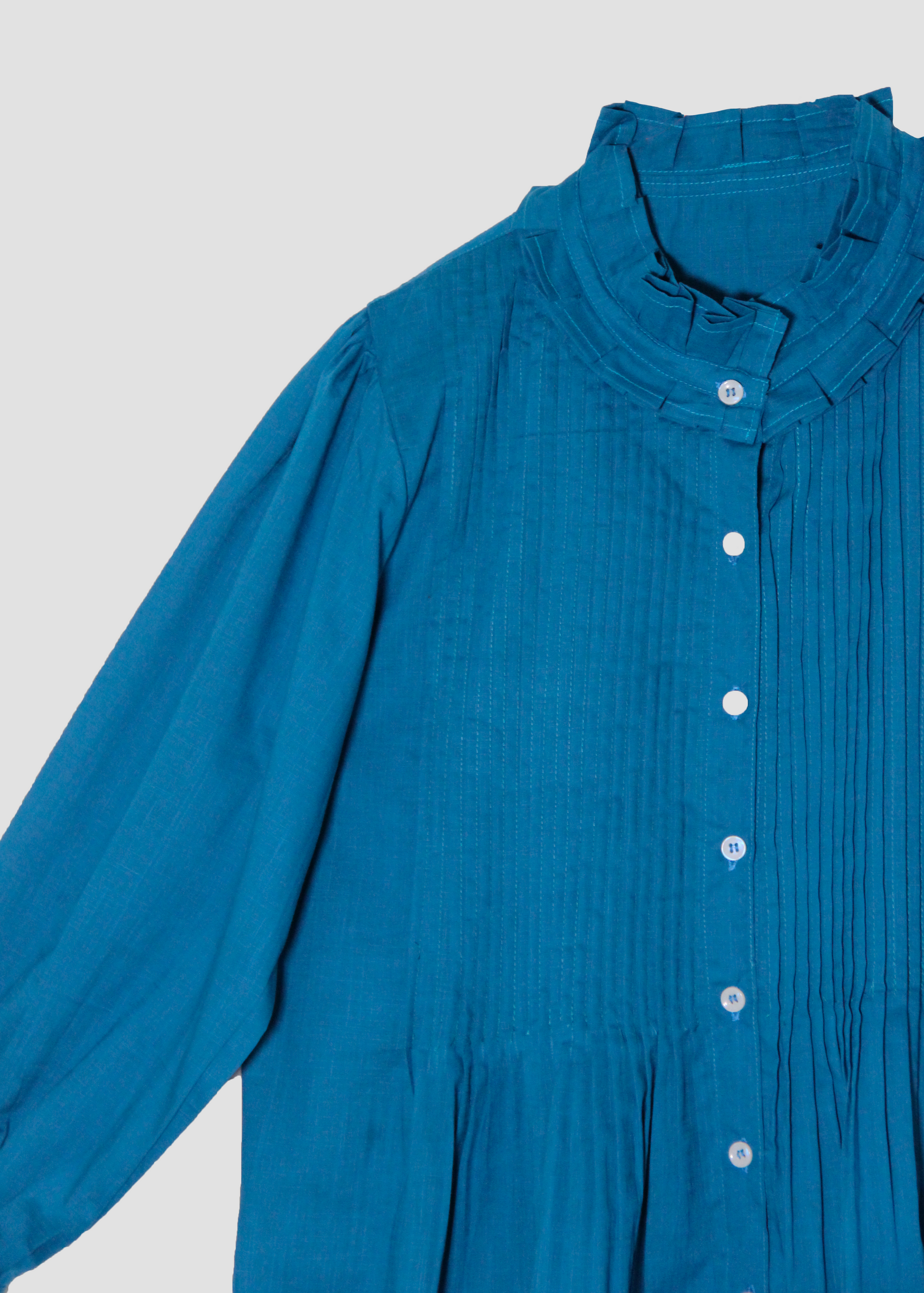 Camicia Amber estiva da donna in cotone bianco, IGI AMA, 100% cotone leggero, chiusura con bottoni, maniche lunghe, pinces sul fronte, taglia unica, made in India.