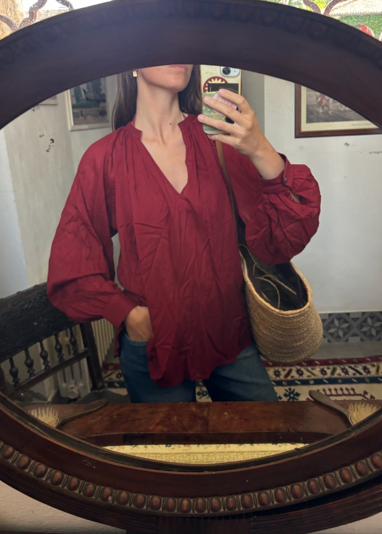 Camicia Loto leggera da donna in viscosa e cotone con fantasia Ikat o tinta unita, maniche a sbuffo e bottoni in madreperla – vestibilità morbida, prodotta artigianalmente in India.