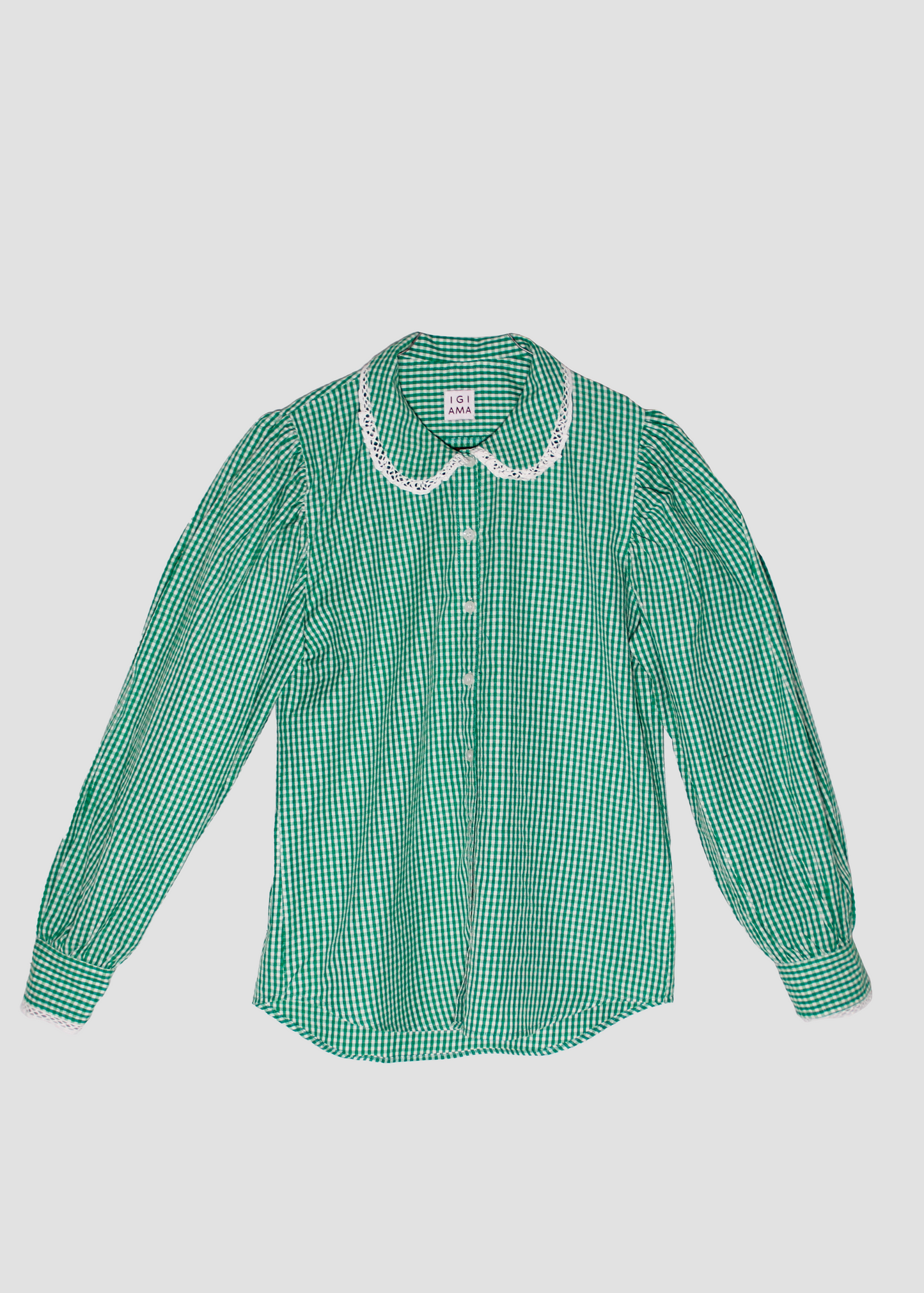 Old School Shirt, camicia verde a quadri in 100% cotone, maniche lunghe a sbuffo, dettagli in pizzo bianco su colletto e bordo maniche, taglia unica, prodotta in India, perfetta per un look vintage e ricercato.