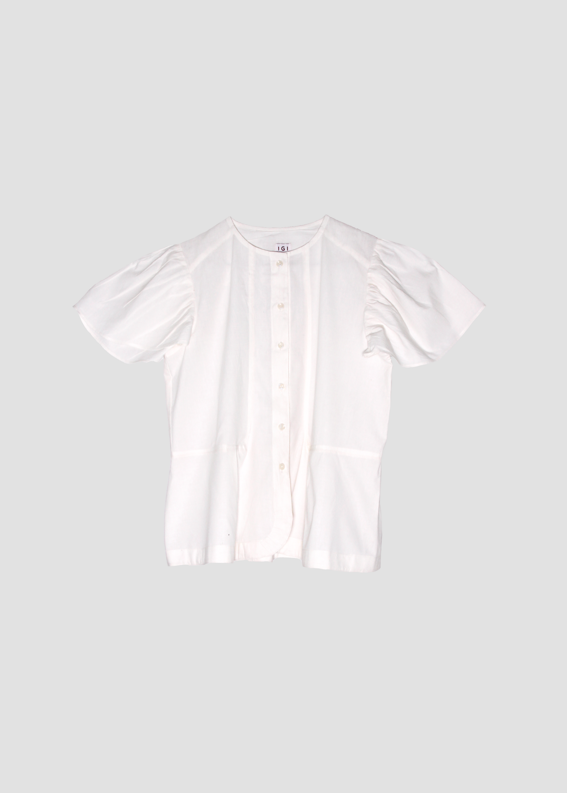 Camicetta Vela estiva da donna in cotone bianco, IGI AMA, 100% cotone leggero, chiusura con bottoni, maniche a sbuffo, taglia unica, made in India, perfetta per un outfit casual e look vacanza.