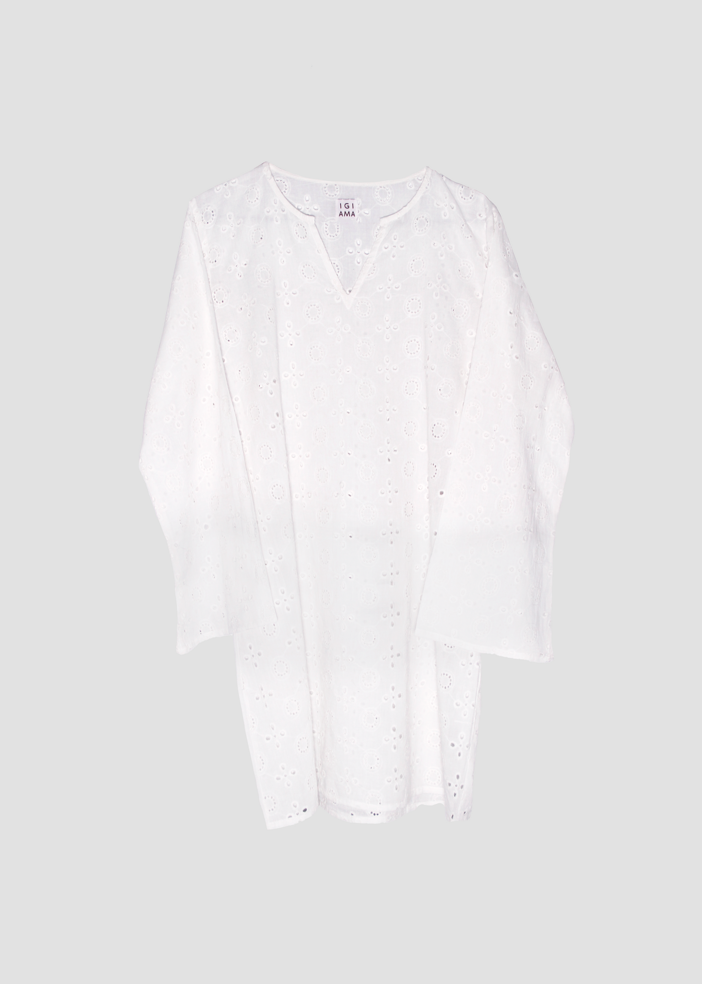 Copricostume da donna in sangallo bianco, modello IGI AMA, realizzato in tessuto leggero traforato, taglia unica, prodotto in India, perfetto come copricostume da mare per l’estate e le vacanze.