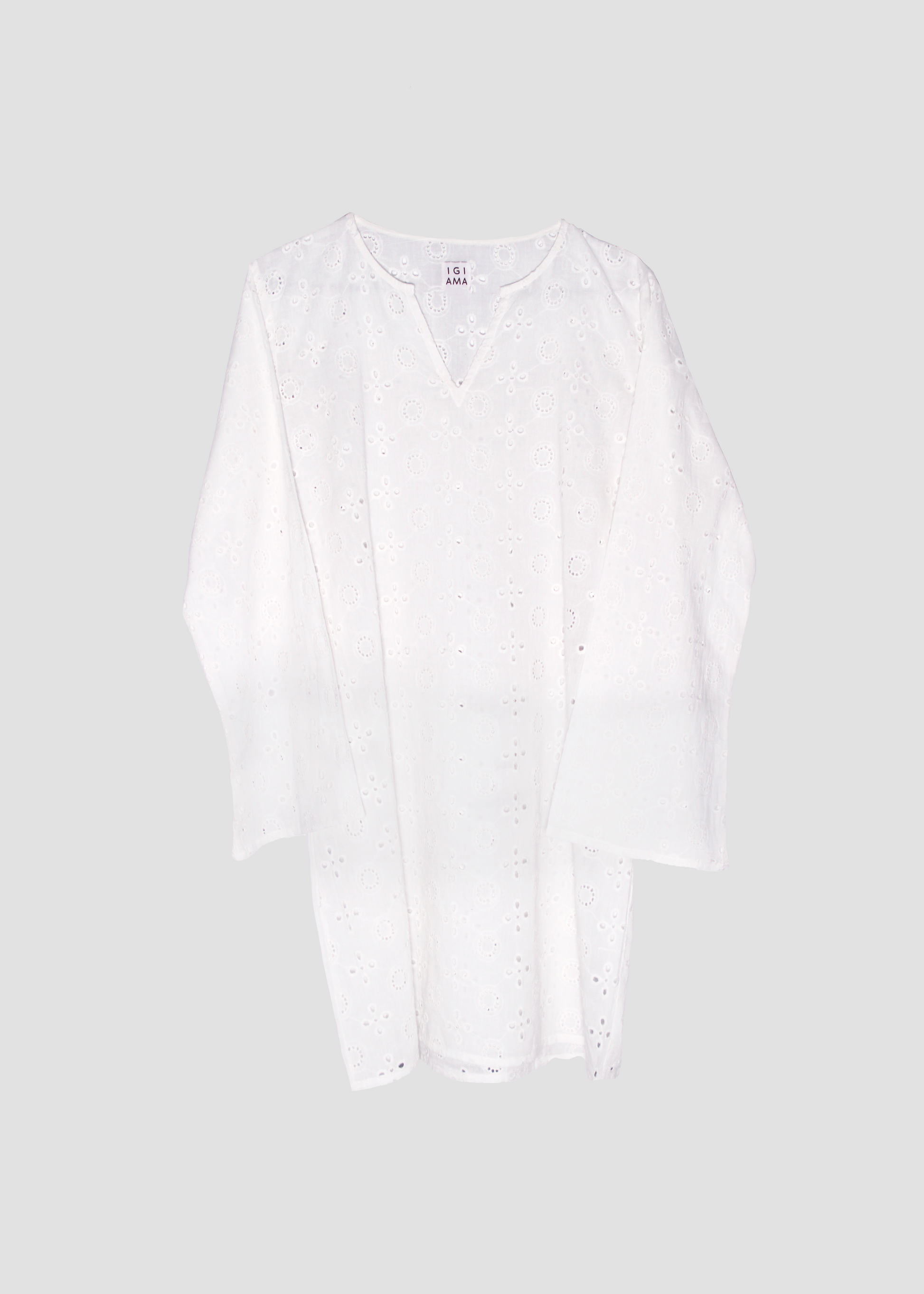 Copricostume da donna in sangallo bianco, modello IGI AMA, realizzato in tessuto leggero traforato, taglia unica, prodotto in India, perfetto come copricostume da mare per l’estate e le vacanze.