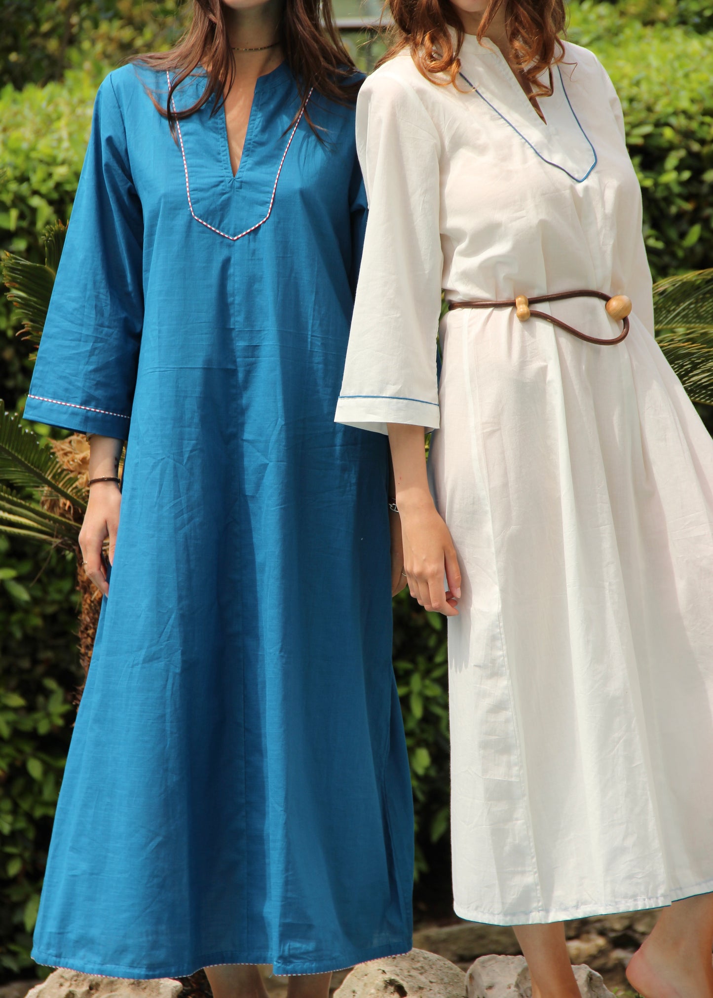 Copricostume donna Argentario Beach Dress blue in 100% cotone con design lungo blu e ricami sui bordi, stile boho chic elegante da mare, taglia unica vestibilità M.