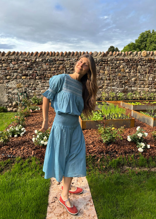 Blusa donna Diana Shirt light blue in 100% cotone con dettaglio arricciato e tonalità azzurra, stile boho chic estivo, taglia unica.