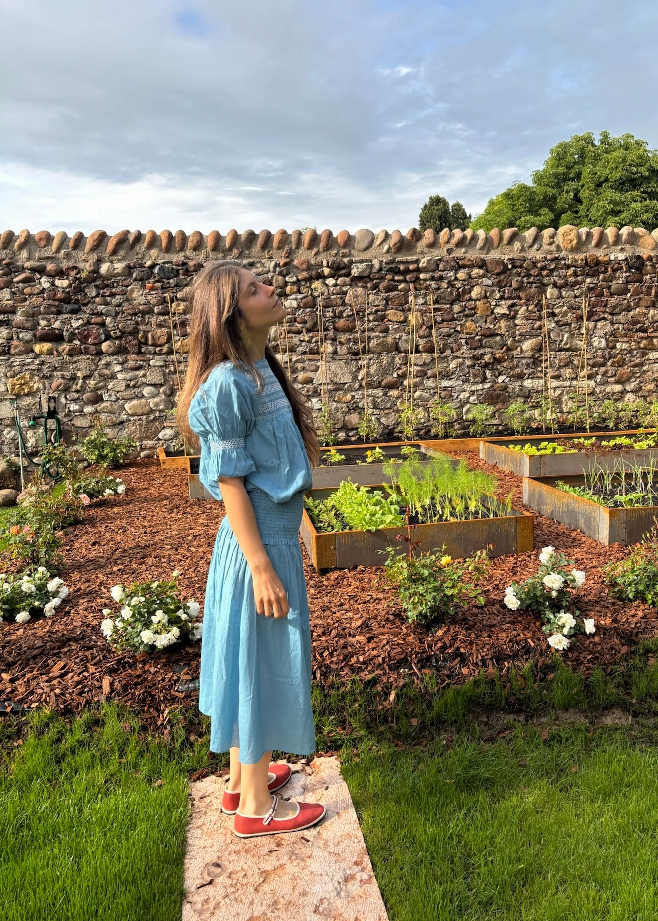 Blusa donna Diana Shirt light blue in 100% cotone con dettaglio arricciato e tonalità azzurra, stile boho chic estivo, taglia unica.