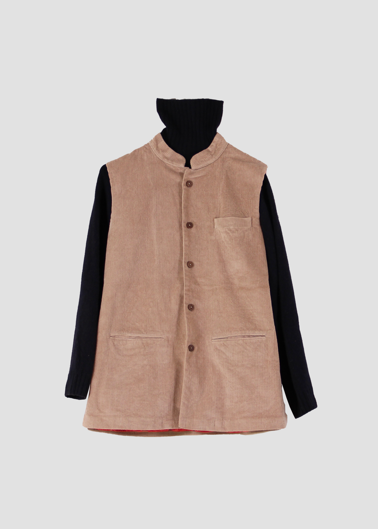 Gilet Hunting in Creme Corduroy, cream corduroy vest with bright pink lining and small diamond pattern, with one side in light pink and the other in dark pink. Made in India with corduroy fabric and cotton lining. Mandarin collar, one size fits M. Dry clean only, iron at low heat, do not bleach.