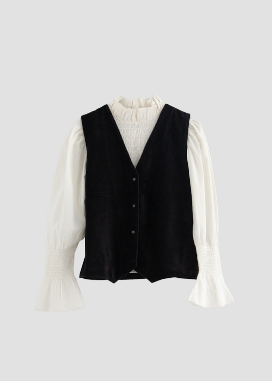 Gilet Polo in velluto nero di IGI AMA, gilet in velluto nero con fodera a fantasia zebra. Realizzato in India con fodera a fantasia 100% cotone. Taglia unica (torace 50 cm per lato, lunghezza 60 cm, ascella 26 cm). Stile elegante con un tocco boho chic. Solo lavaggio a secco, stirare a bassa temperatura, non candeggiare.