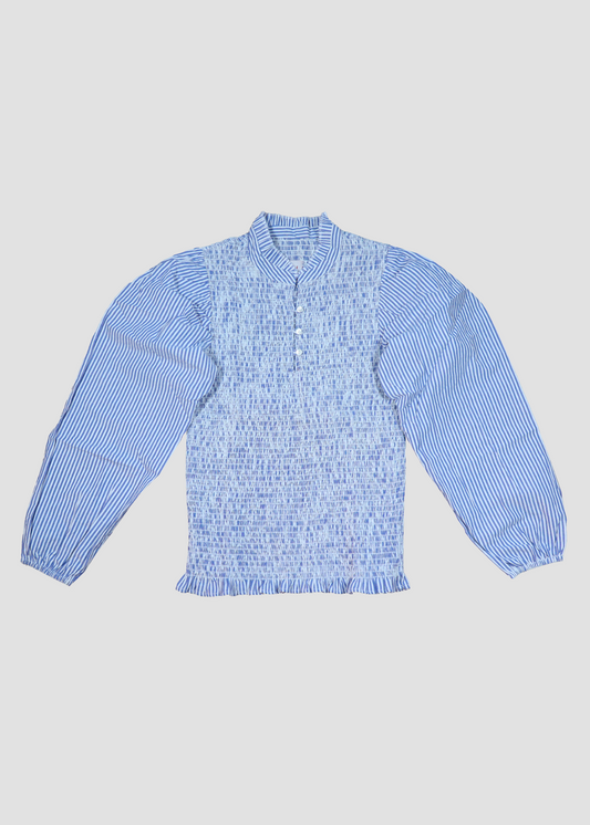 IGI AMA Kerala Shirt – Camicetta in 100% cotone disponibile a quadretti blu o a righe azzurro e rosso, con maniche lunghe leggermente a sbuffo, busto abbottonato e dettaglio elasticizzato. Parte della nuova collezione autunno/inverno, taglia unica. Prodotta in India, lavabile a 30°C e stirabile a bassa temperatura.