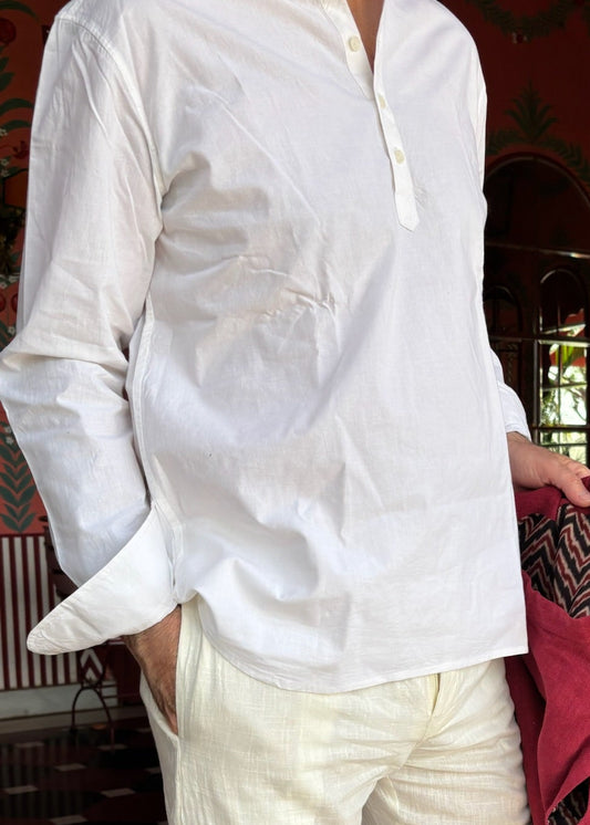 Camicia estiva da uomo IGI AMA, bianca, a maniche lunghe, 100% cotone, modello alla coreana, prodotta in India, perfetta per un look fresco ed elegante nelle giornate più calde.
