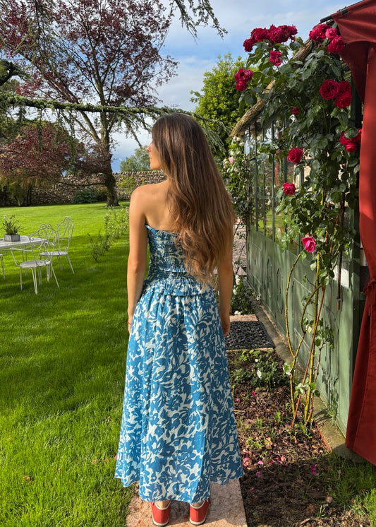 Top donna Lady Stretch Top blue flower in 100% cotone con fantasia floreale blu ed effetto elasticizzato, stile boho chic estivo, taglia unica.
