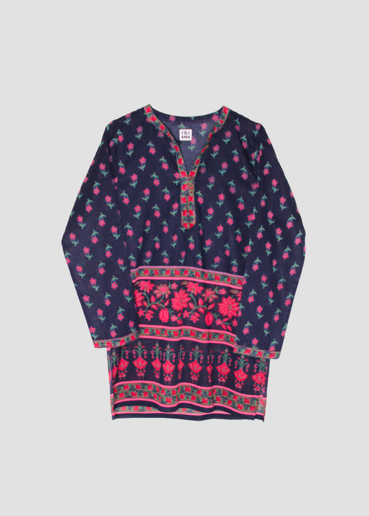 Copricostume leggero da donna in voile nero e rosso, modello Matilda di IGI AMA, realizzato in 100% voile, taglia unica, prodotto in India, perfetto come copricostume da mare per l’estate e le vacanze.