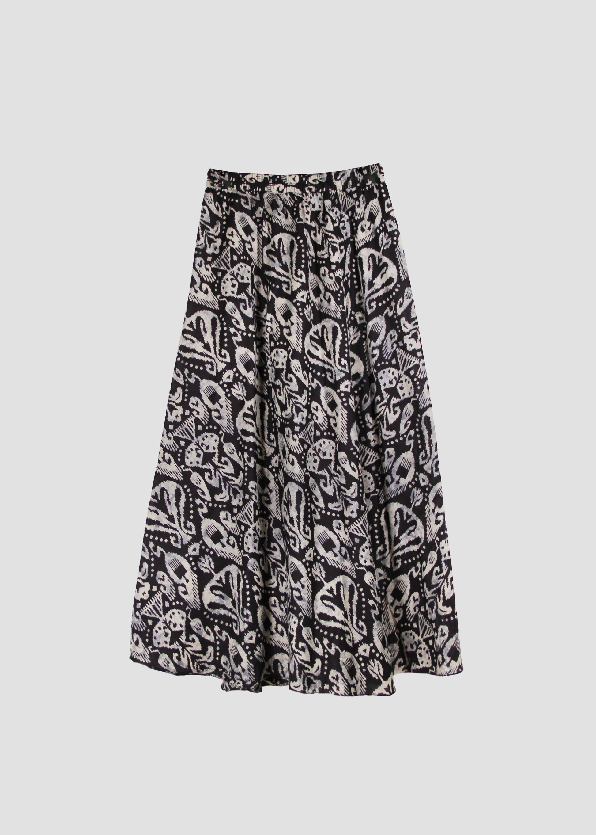 Mountain Set aaCompleto donna Mountain Set black ikat in 100% cotone con camicia nera a maniche corte a sbuffo e gonna coordinata fantasia ikat, stile boho chic.- Black Ikat - IGI AMA