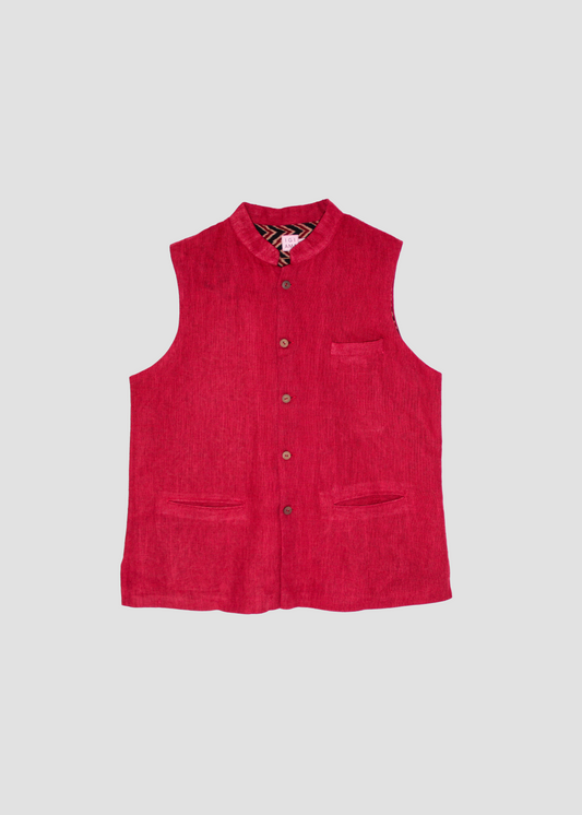 Gilet da uomo rosso in lino di IGIAMA, 100% lino, con fodera interna in cotone fantasia e collo alla coreana, prodotto in India.