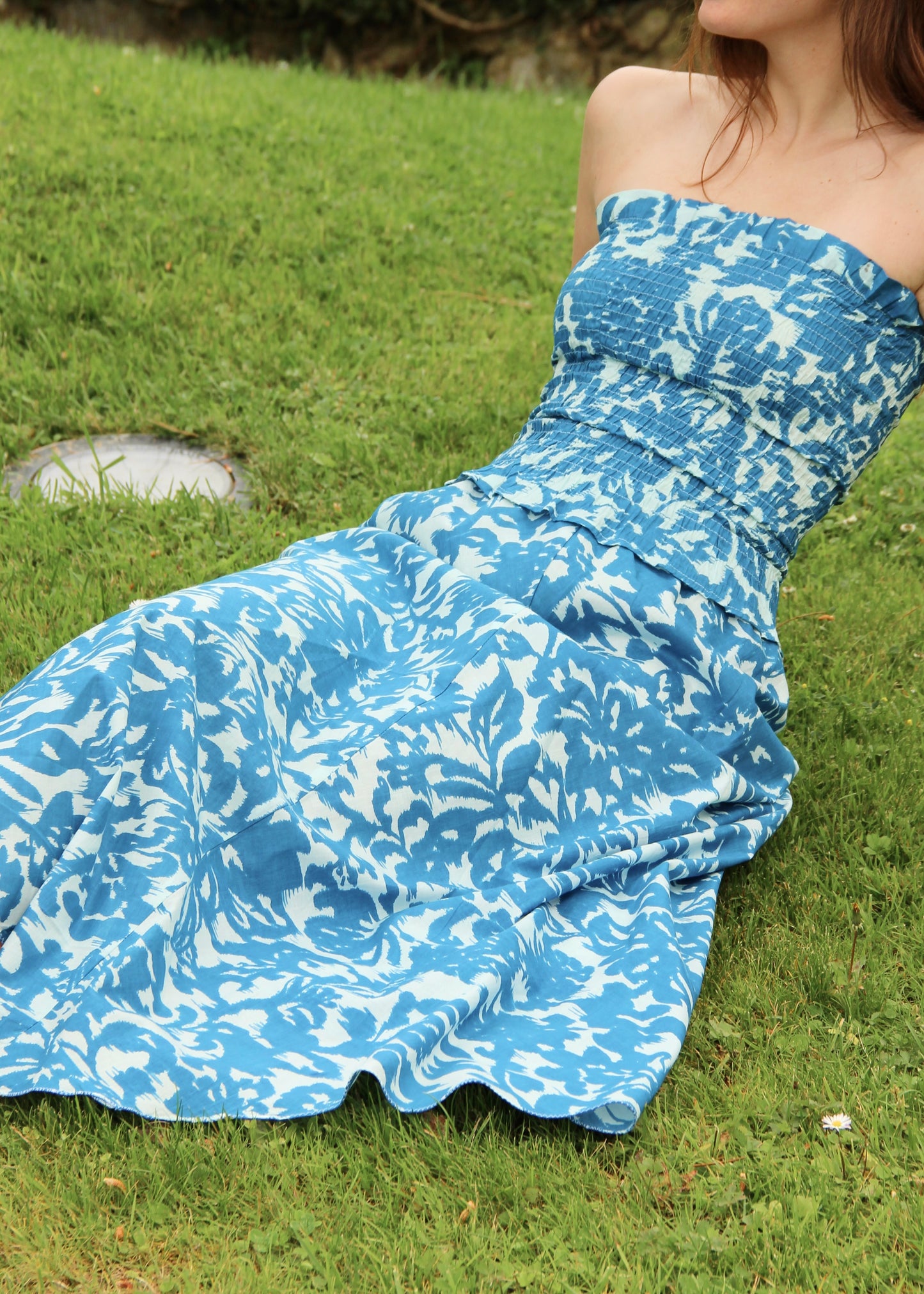 Top e gonna donna Lady Stretch Top e Vulcano skirt blue flower in 100% cotone con fantasia floreale blu ed effetto elasticizzato, stile boho chic estivo, taglia unica.
