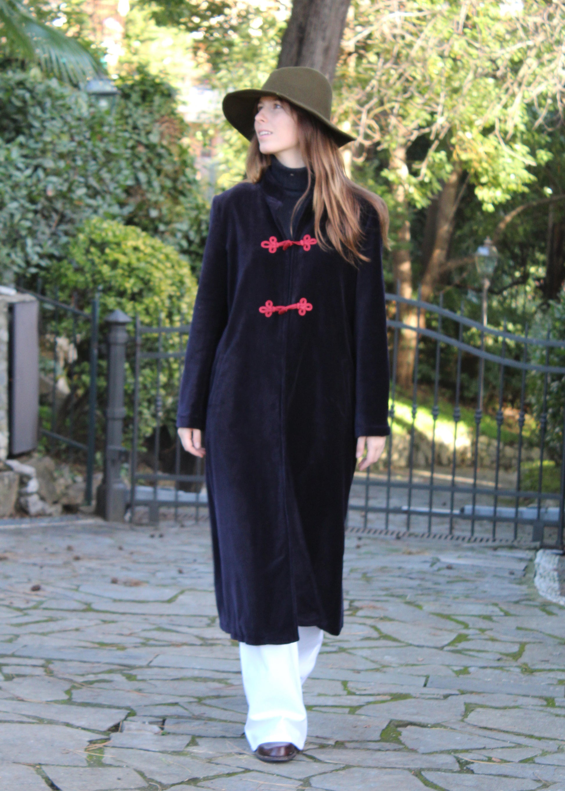 Alamari Coat in Navy blue/red Alamari, velvet navy blue coat with red alamari, mandarin collar, and frog buttons. Structured shoulders and polyester lining. Made in India with an elegant and refined design. Dry clean only, iron on low heat, do not bleach.