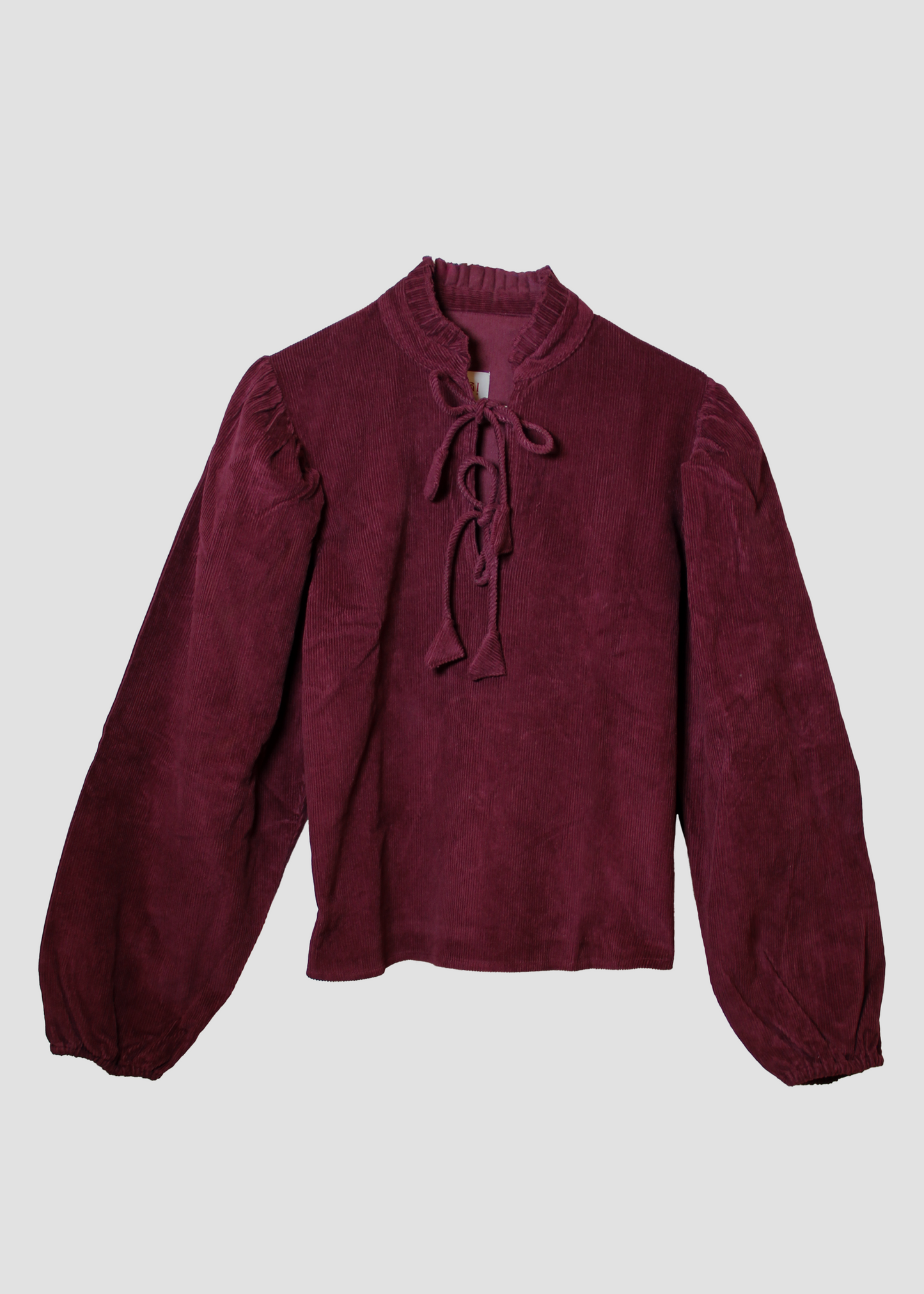 IGI AMA Anna Lace Shirt – Blusa in velluto Corduroy 100% con scollo a lacci e maniche lunghe con elastico al polso. Vestibilità comoda, taglia unica. Prodotta in India, lavabile in lavatrice a 30°C e stirabile a bassa temperatura.