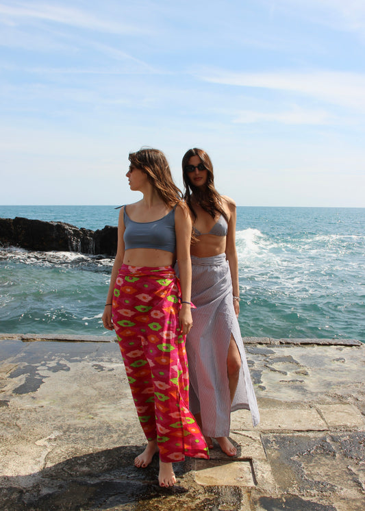 Pareo donna Island Pareo Ikat in 100% cotone con fantasia ikat e chiusura a portafoglio, stile boho chic estivo e versatile, taglia unica.