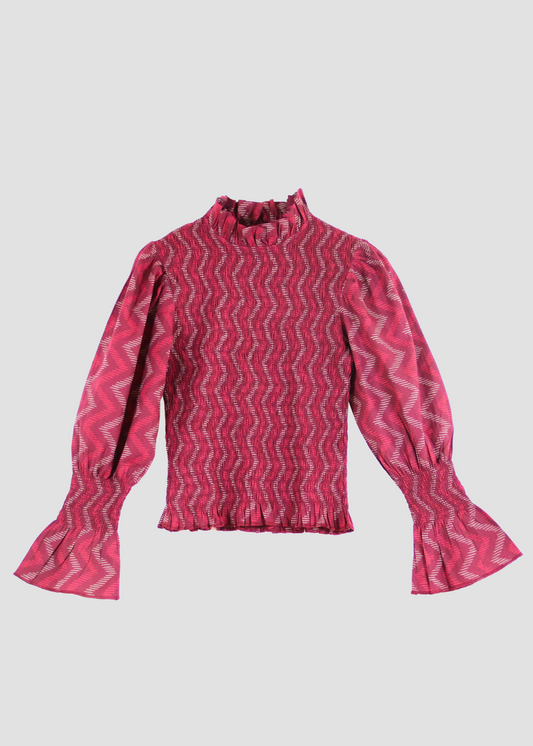 Lady Blouse in Bordeaux Ikat, zig zag patterned blouse in bordeaux tones with ruffled collar and puffy sleeves. Made from 100% cotton, the Lady blouse is elastic and fits all body types. Made in India with an elegant and comfortable design. Wash at 30°C, iron on low heat.